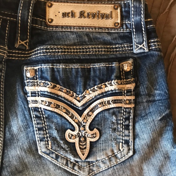 SOLD!** Rock Revival shorts. 27. - Picture 5 of 6